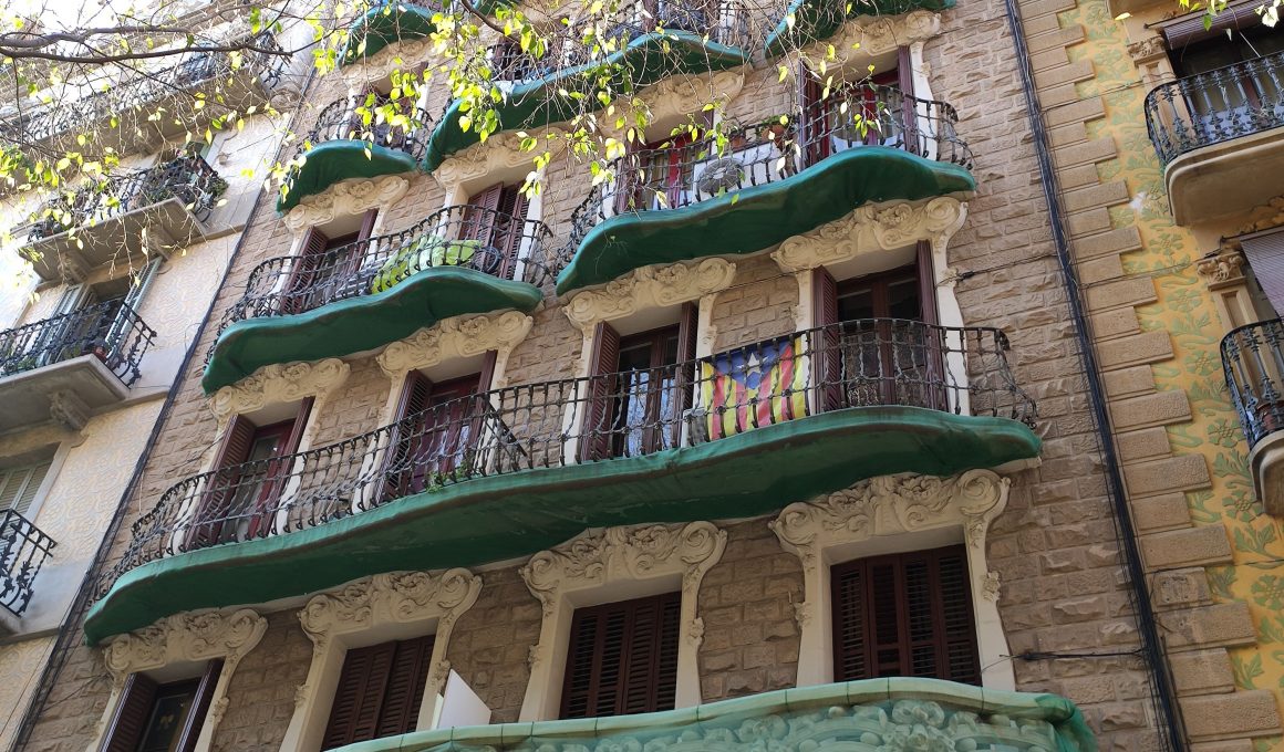 Fachada Edificio modernista Barcelona Poble Sec