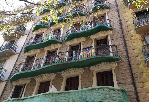 Fachada Edificio modernista Barcelona Poble Sec
